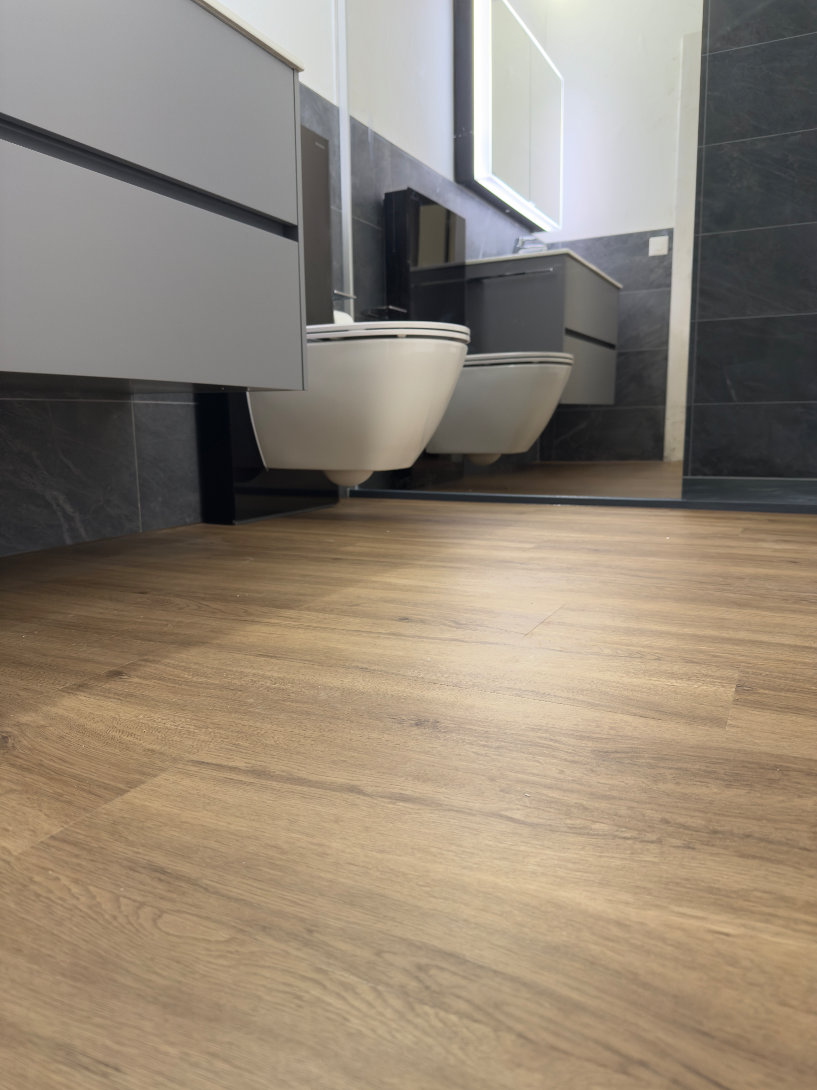 Fourniture et pose de vinyle LVT dans une salle de bain
