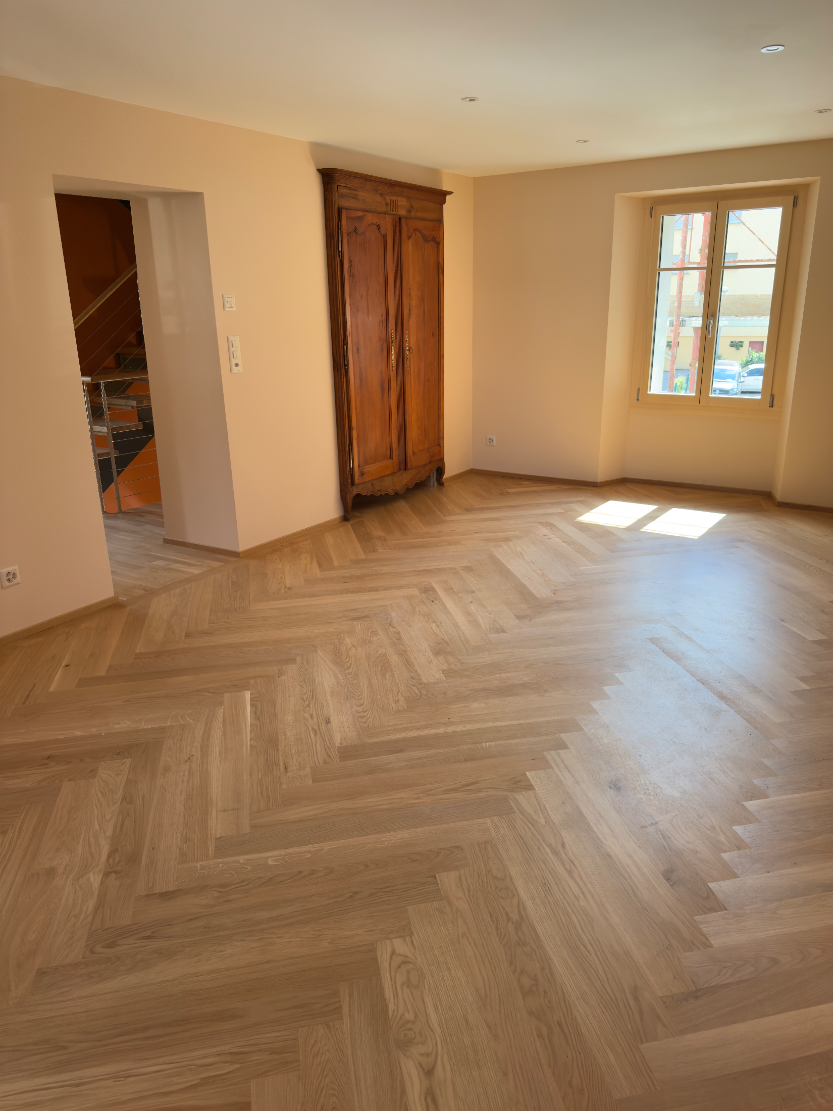 Fourniture et pose de parquet bâton rompu Joka, à Sion